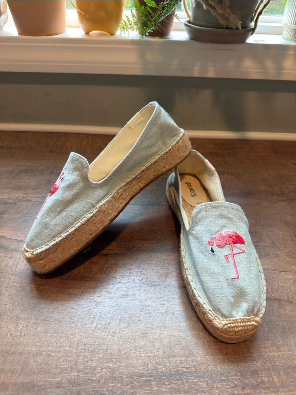 NWOB Soludos Light Blue Espadrille Slip-Ons with Pink Flamingo Embroidery 7.5
